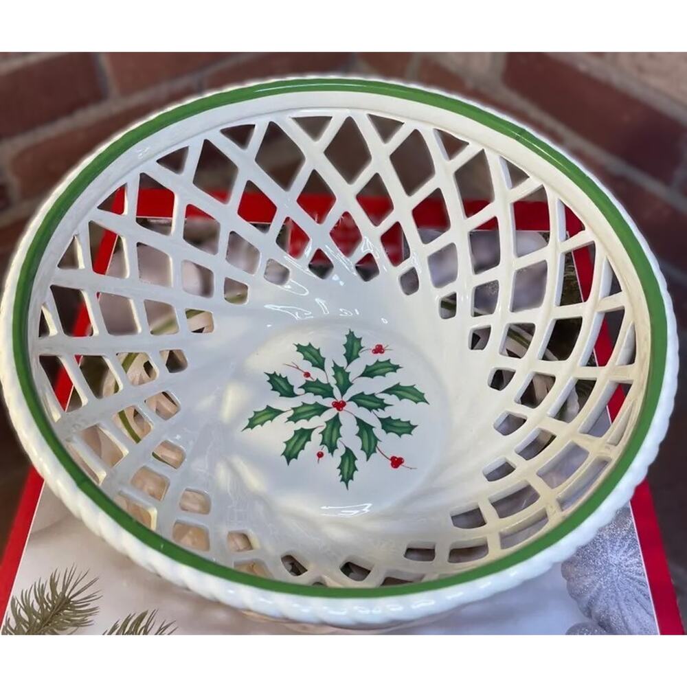 Lenox Christmas Holiday Holly Open Weave Bread Basket NEW In Box 10.5